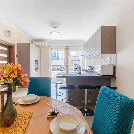 Апартаменты Balluta Bay Modern 2 Bedroom With Balcon