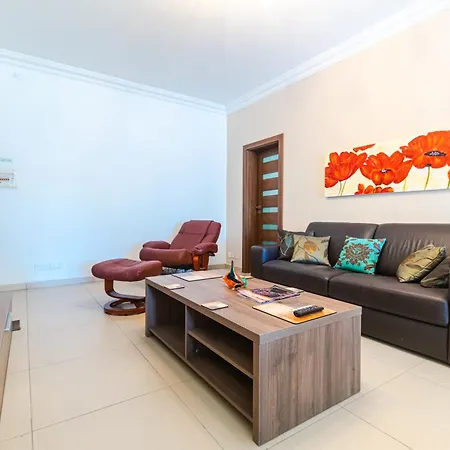 Balluta Bay Modern 2 Bedroom With Balcony 아파트 *