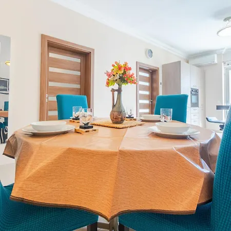 Balluta Bay Modern 2 Bedroom With Balcony 아파트