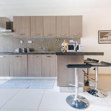 Balluta Bay Modern 2 Bedroom With Balcon *