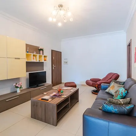 Balluta Bay Modern 2 Bedroom With Balcon