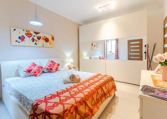 Balluta Bay Modern 2 Bedroom With Balcon * Sliema