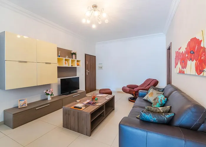 Balluta Bay Modern 2 Bedroom With Balcon