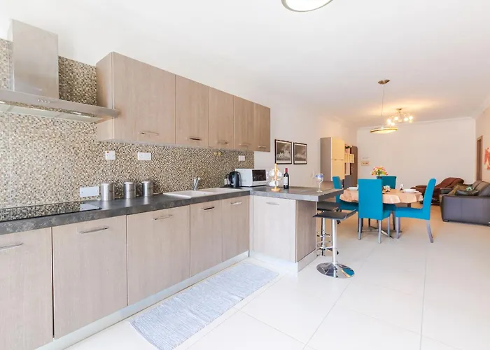 Balluta Bay Modern 2 Bedroom With Balcon *