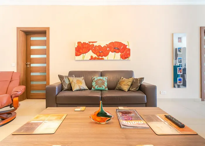 Balluta Bay Modern 2 Bedroom With Balcon *