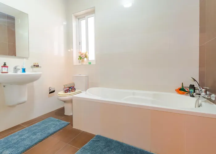 Balluta Bay Modern 2 Bedroom With Balcon Daire