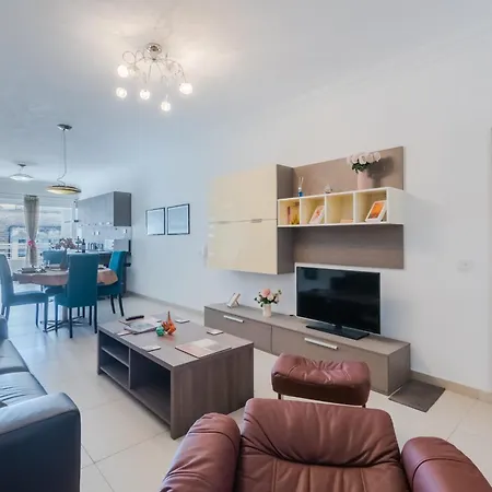 아파트 Balluta Bay Modern 2 Bedroom With Balcon 슬리에마