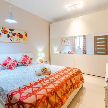 Balluta Bay Modern 2 Bedroom With Balcony * Sliema