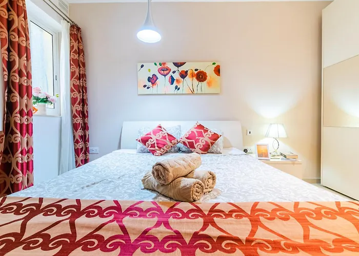 Balluta Bay Modern 2 Bedroom With Balcon 아파트