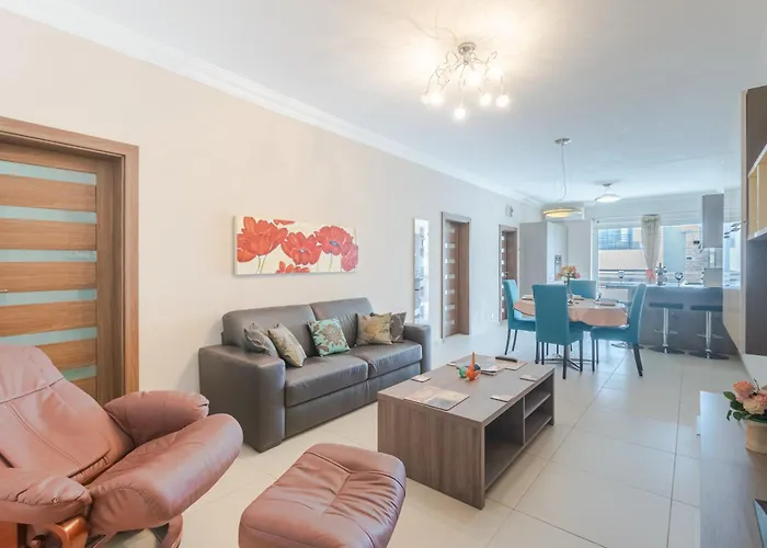 Balluta Bay Modern 2 Bedroom With Balcon 아파트 슬리에마