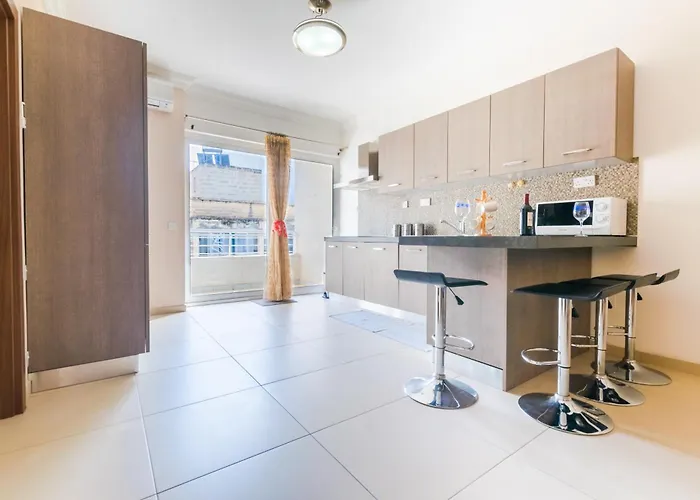 Balluta Bay Modern 2 Bedroom With Balcon 슬리에마