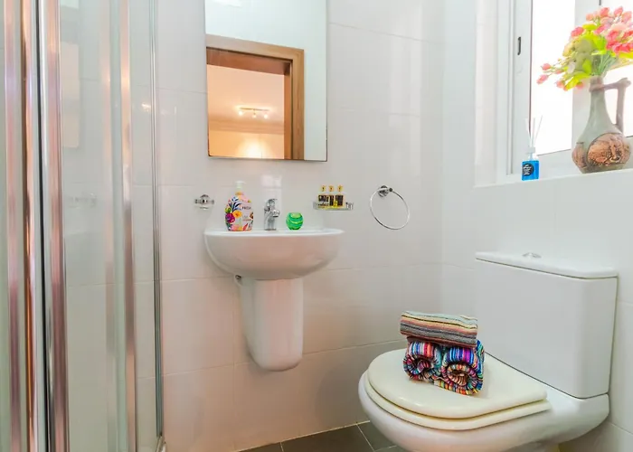 Balluta Bay Modern 2 Bedroom With Balcon 아파트 슬리에마